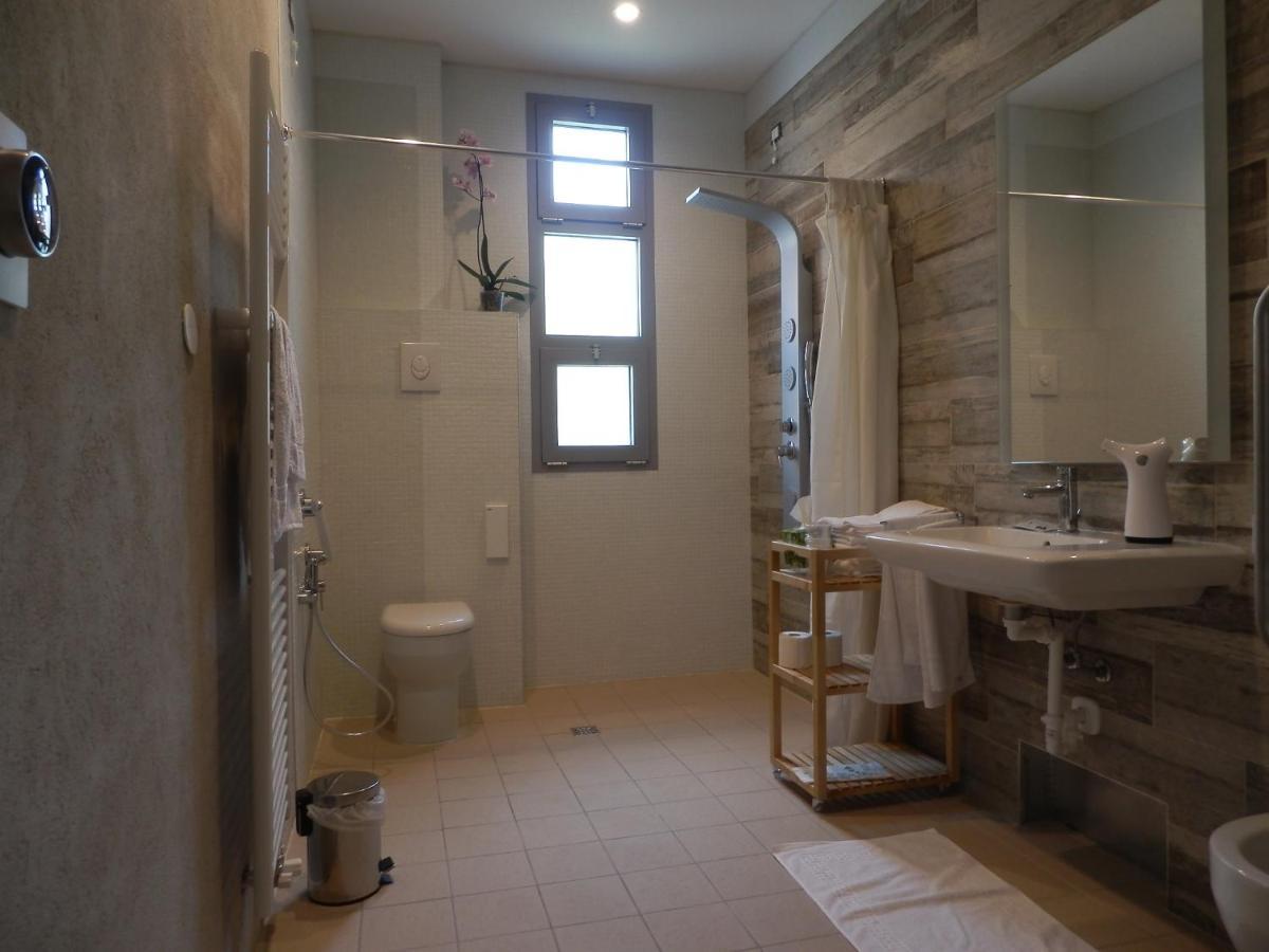 Bed and Breakfast Bb Sharingloft Сирмионе Экстерьер фото