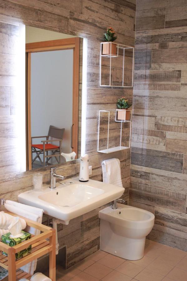 Bed and Breakfast Bb Sharingloft Сирмионе Экстерьер фото